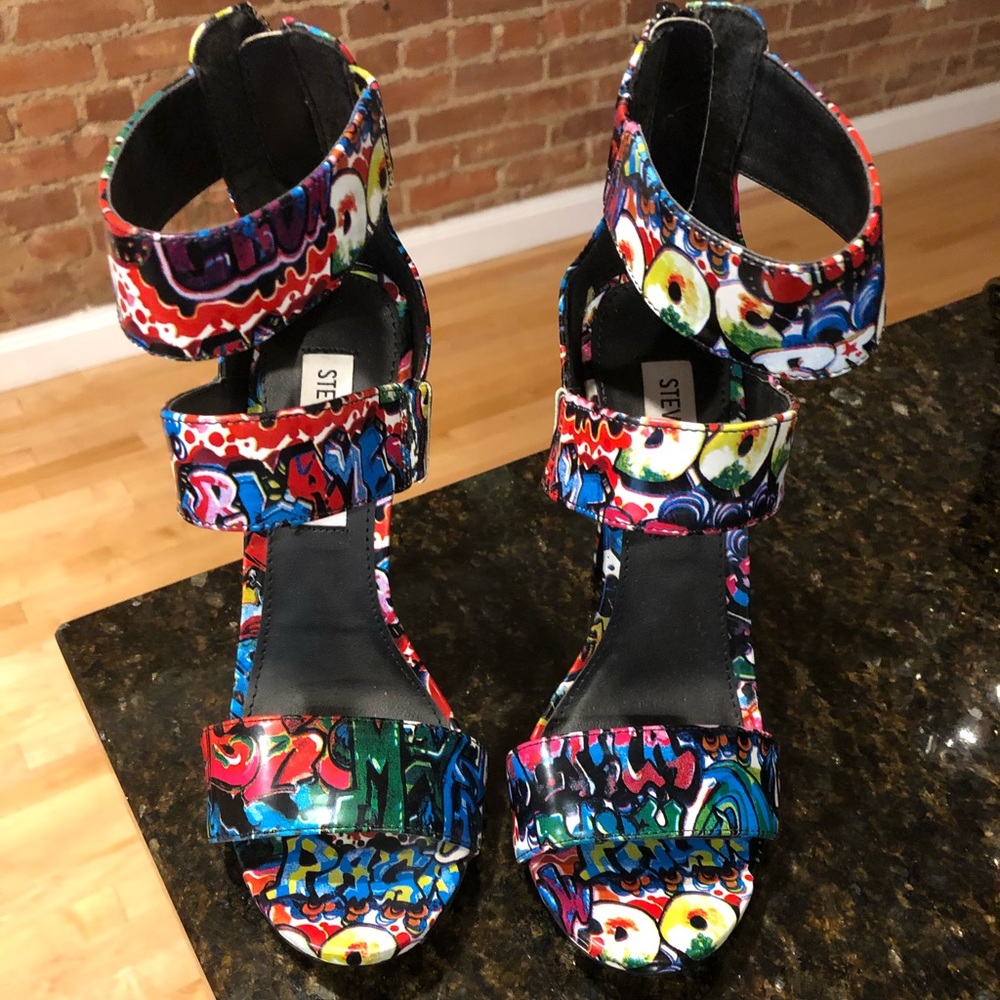 Multicolored graffiti pumps